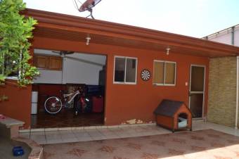 Se vende espaciosa casa en San Pablo Heredia A23-1610