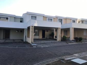 Se vende espaciosa casa en San Pablo Heredia A23-1610