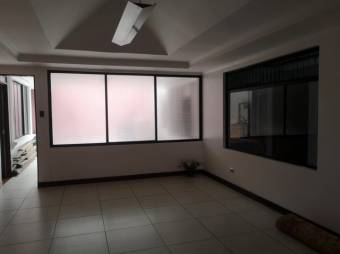 Se vende casa con mucha luz natural en Zapote San Jose A24-884