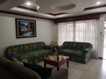 Se vende casa con mucha luz natural en Zapote San Jose A24-884