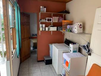 Se vende casa con uso de suelo mixto en Mercedes Heredia A23-1919