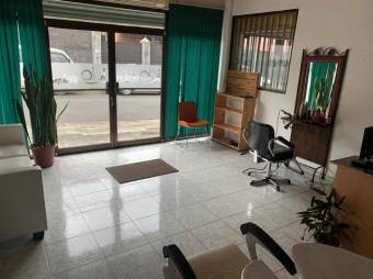 Se vende casa con uso de suelo mixto en Mercedes Heredia A23-1919