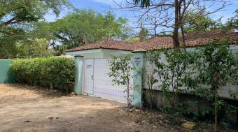 Linda casa ubicada en Surfside, a pocos metros de playa Potrero