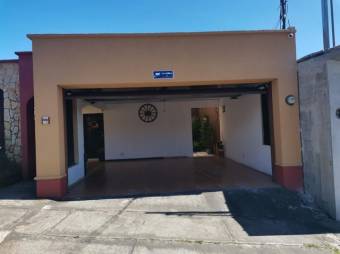 Se vende casa con jardin en San Pedro Barva A23-1607