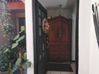 Se vende casa con jardin en San Pedro Barva A23-1607