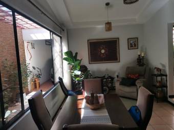 Se vende casa con jardin en San Pedro Barva A23-1607