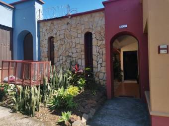 Se vende casa con jardin en San Pedro Barva A23-1607