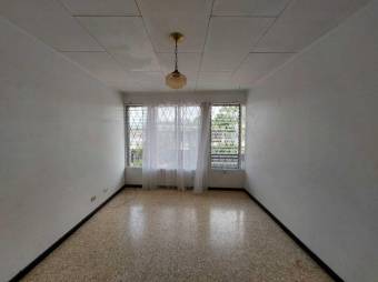 Se vende casa con terraza en Carmen de San José 25-575