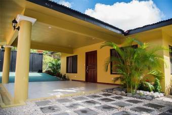 3 bedroom villa with pool just 5 minutes from Playa Grande