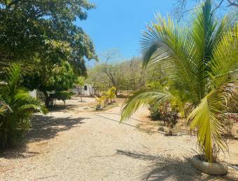 3 houses on large land and possibility of development