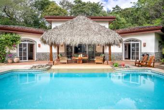 2 houses, pool, and gardens, near Tamarindo