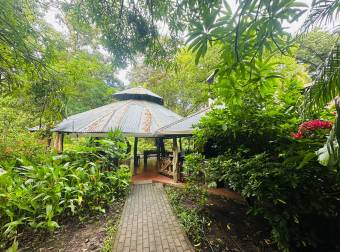 Eco Hotel con río, rodeado de naturaleza, ubicado en La Cruz