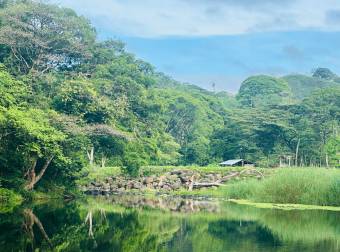 Eco Hotel con río, rodeado de naturaleza, ubicado en La Cruz