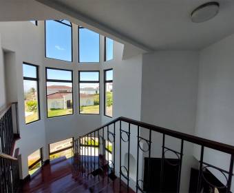 Casa a la venta en el lujoso condominio Bosques de Altamonte en Curridabat.