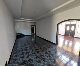 Casa a la venta en el lujoso condominio Bosques de Altamonte en Curridabat.