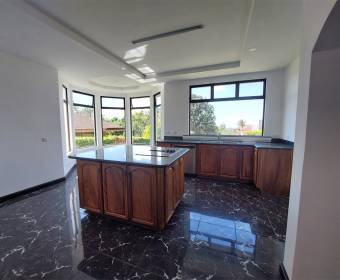 Casa a la venta en el lujoso condominio Bosques de Altamonte en Curridabat.