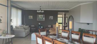 Se vende amplia y moderna casa en Guachipelín de Escazú 23-1099