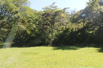 Se vende lote de 5,640m2 con uso Residencial en Brasil Santa Ana 24-395