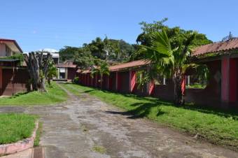 Se vende amplio lote con 4 apartamentos en Pozos Santa Ana 23-454