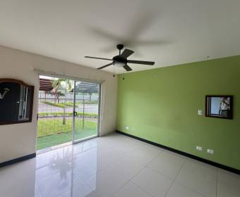 Apartamento a la venta en condominio Los Príncipes en La Guacima, Alajuela.