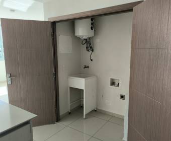 Apartamento a la venta en condominio Bambú Rivera en 5 Esquinas de Tibás, San José. 