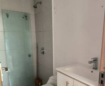 Apartamento a la venta en condominio Bambú Rivera en 5 Esquinas de Tibás, San José. 