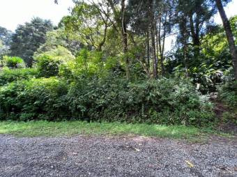 Se vende amplio lote con 1,097m2 en San Jose de la Montaña 25-145