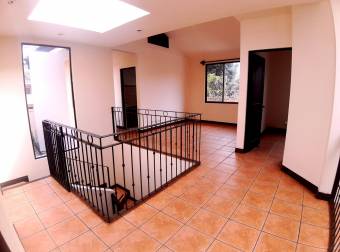  Rebajada al Contado $230,000! Se Vende Casa en Condominio Santa Ana Centro 