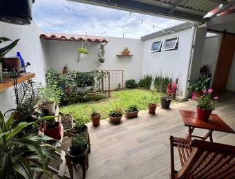 Venta de Casa en Condominio Milenio, Mercedes Sur, Heredia