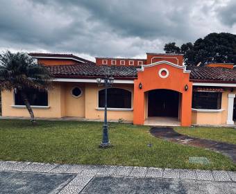 Casa a la venta en Residencial en San Isidro de Heredia.