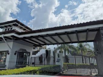 Venta de Casa en Ulloa, Heredia. RAH 25-596