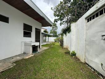 Se vende casa con mucha luz natural en La Asuncion Belen A25-199