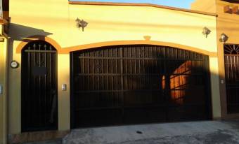 Se vende amplia casa en San Francisco Heredia A24-1163