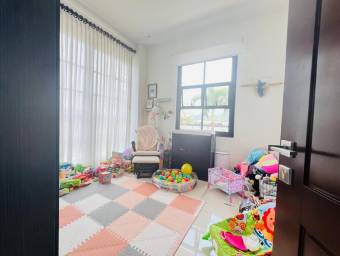 Venta de Apartamento en Piedades, Santa Ana. RAH 24-1583