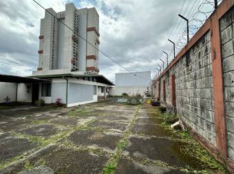 HOUSE FOR SALE WITH USE OF MIXED LAND IN NEIGHBORHOOD ESCALANTE