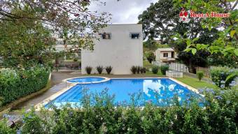 Se vende apartamento en condominio de Curridabat San José 25-674