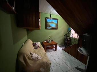 Se vende casa con balcón en Santo Domingo Heredia 23-1278