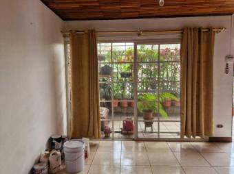 Se vende espaciosa casa en San Antonio Heredia 25-556