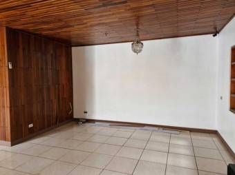 Se vende espaciosa casa en San Antonio Heredia 25-556