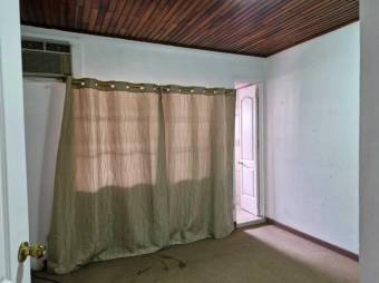 Se vende espaciosa casa en San Antonio Heredia 25-556