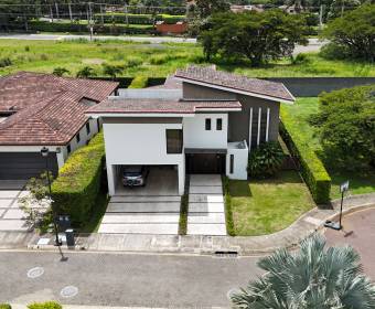 Luxury home for sale in Lindora