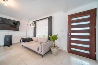 Se vende moderna casa con patio y terraza en Ciudad Colón 26-49 Se vende moderna casa con patio y terraza en Ciudad Colón 26-49