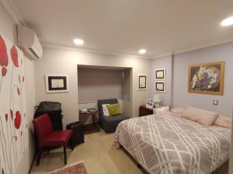 Se vende amplia propiedad de lujo con piscina en San Rafael Escazú 25-1599