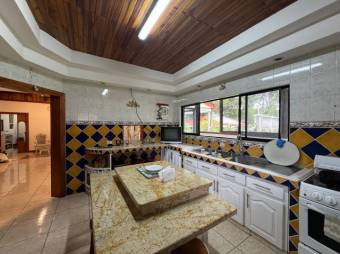 Se vende amplia propiedad para inversión en San Lorenzo Heredia 26-545