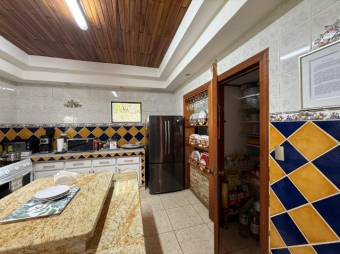 Se vende amplia propiedad para inversión en San Lorenzo Heredia 26-545