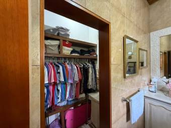 Se vende amplia propiedad para inversión en San Lorenzo Heredia 26-545