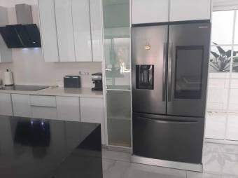 Se vende lujosa propiedad a estrenar en Escazú Centro 26-175 Se vende lujosa propiedad a estrenar en Escazú Centro 26-175