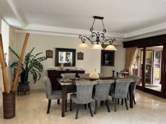 Se vende casa con patio y piscina en condominio de Santa Ana 25-1961 Se vende casa con patio y piscina en condominio de Santa Ana 25-1961