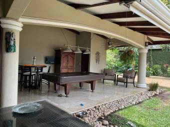 Se vende casa con patio y piscina en condominio de Santa Ana 25-1961 Se vende casa con patio y piscina en condominio de Santa Ana 25-1961