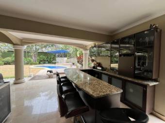 Se vende casa con patio y piscina en condominio de Santa Ana 25-1961 Se vende casa con patio y piscina en condominio de Santa Ana 25-1961